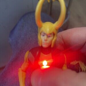Promo Figurines Super Hero Not Dear Marvel Avengers 16 CM Has Red Light!